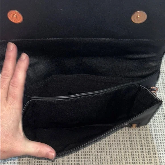 New Look Elegant Black Clutch with Gold Chain - Picture 5 of 7